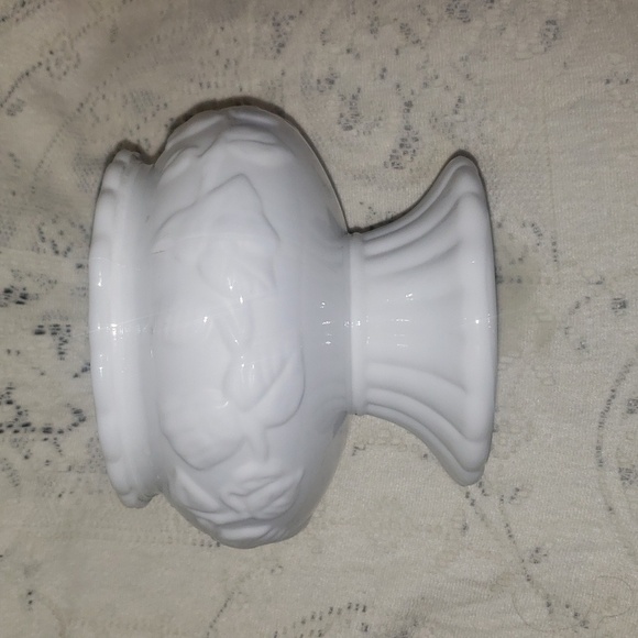 Vintage Floral Vine Pedestal Planter/White Milk Glass Vase - Picture 5 of 6